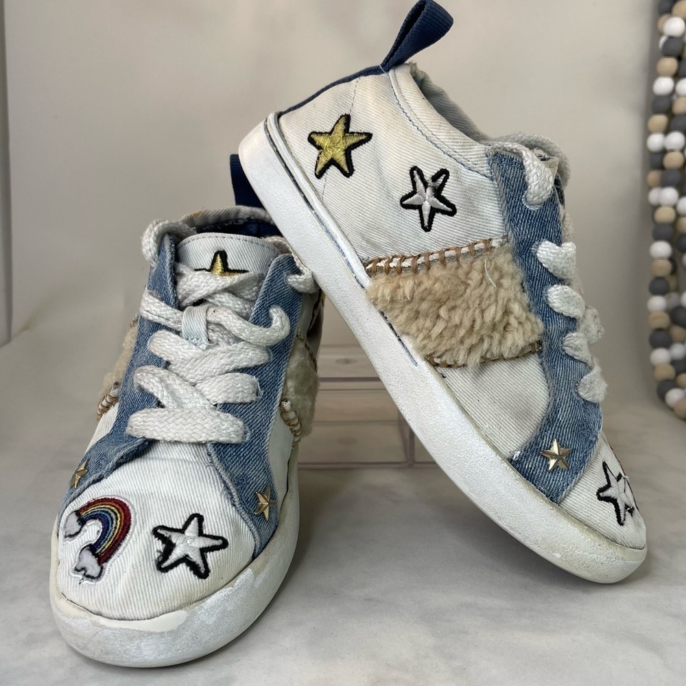 UGG girls K patch it sneakers size 3 white and blue